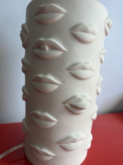 Iconic JONATHAN ADLER “Gala” Lips Table Lamp White Porcelain $950 MSRP4