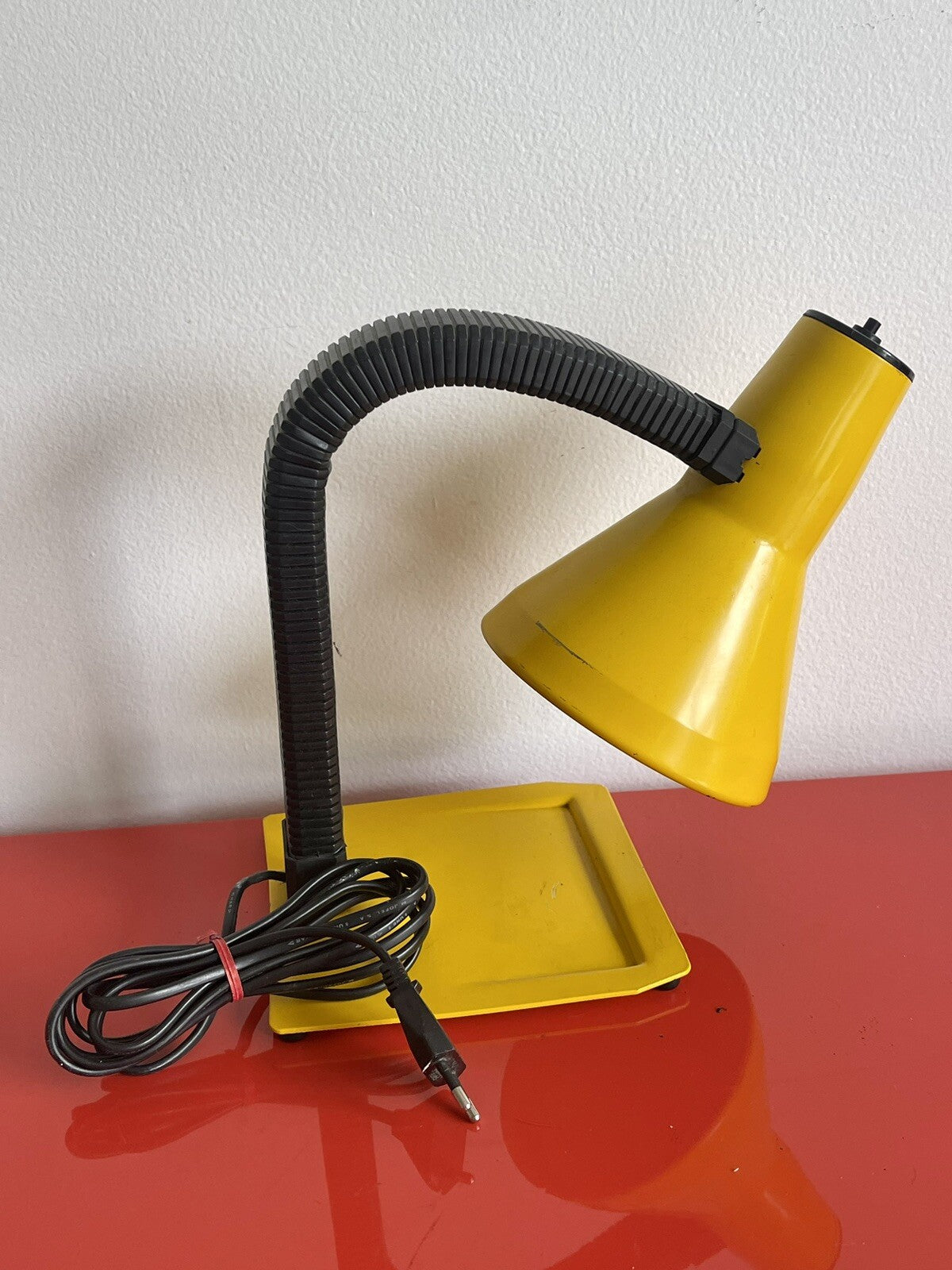 Postmodern 1970s Fasé Fase Yellow Articulated Gooseneck Desk Lamp Spain MCM MOD7