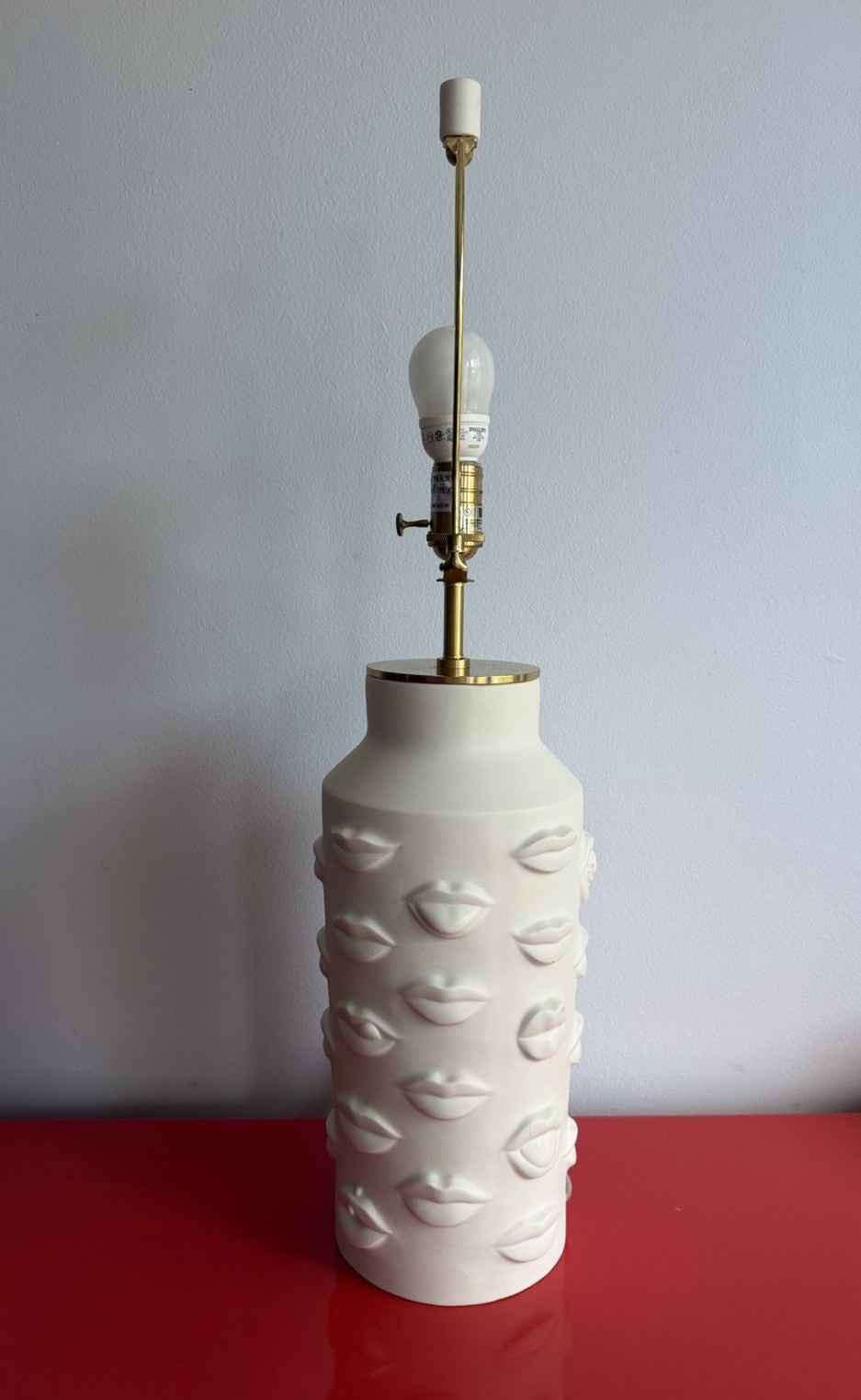 Iconic JONATHAN ADLER “Gala” Lips Table Lamp White Porcelain $950 MSRP1