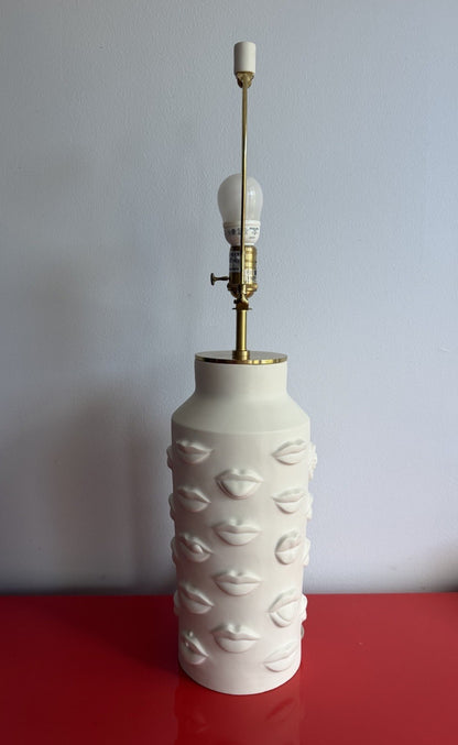 Iconic JONATHAN ADLER “Gala” Lips Table Lamp White Porcelain $950 MSRP1